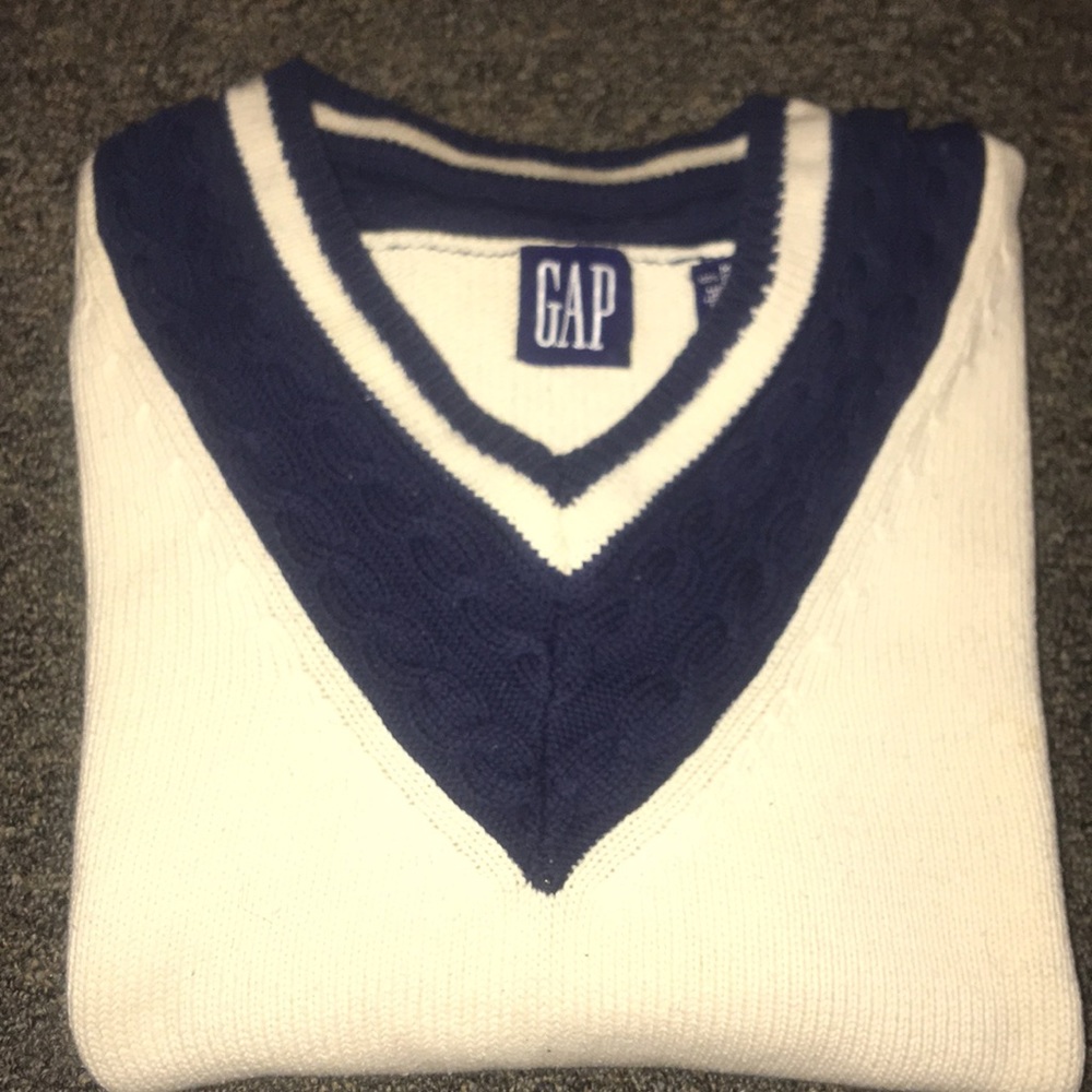 Gap sweater